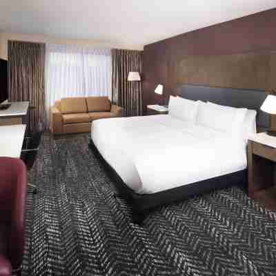 DoubleTree by Hilton Manhattan, KS Rooms