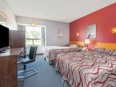 Super 8 by Wyndham Mt Hope Hamilton Intl Arpt on