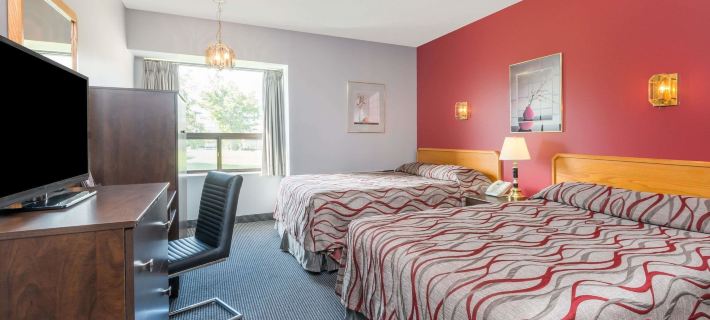 Super 8 by Wyndham Mt Hope Hamilton Intl Arpt on Hotels in Hamilton