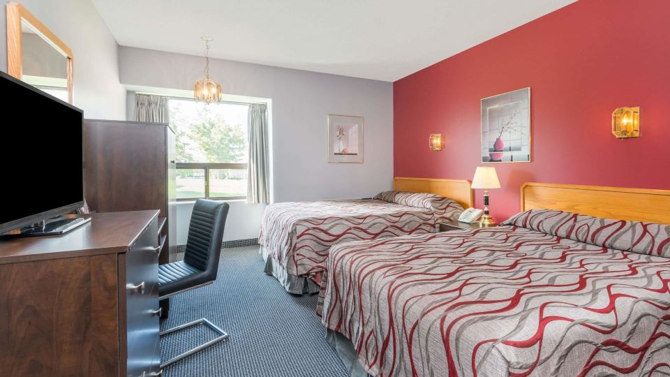 Super 8 by Wyndham Mt Hope Hamilton Intl Arpt on