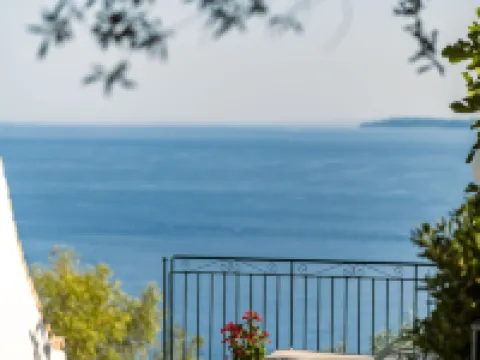 Four-Bedroom Villa Eleni by Konnect, with Private Pool & Stunning Seaview Hotels in Mparmpati