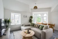 Newport Ship s Nook Cozy Hideaway