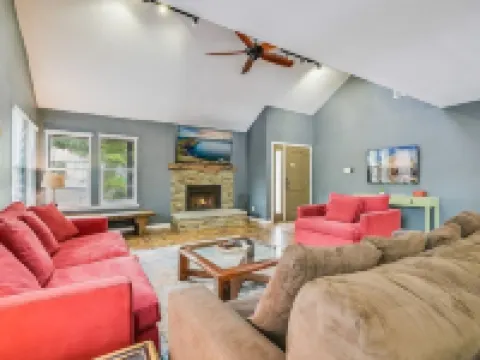 Great Pool House with Modern Design Touches! Hotels in Wells Branch