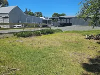 Farm cottage in 2.3 acres. Fully renovated for your comfort. فنادق في أوربوست