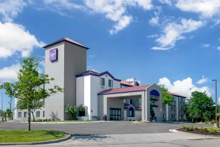Sleep Inn Olathe - Kansas City Отели рядом с достопримечательностью «Парк Фриско Лейк»