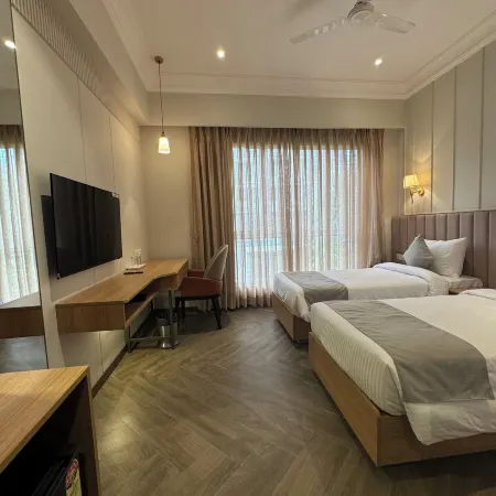 Hotel Mumbai House Mindspace Malad Отели рядом с достопримечательностью «Пляж Акса»