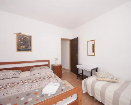 Apartments Mira Hotels in Splitska