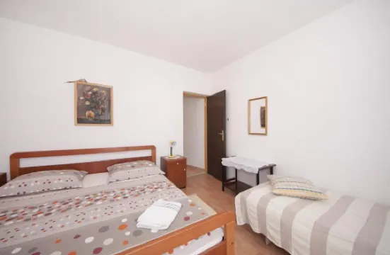 Apartments Mira