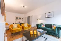 Comfy 1-bedroom Apartment With Side Seaview