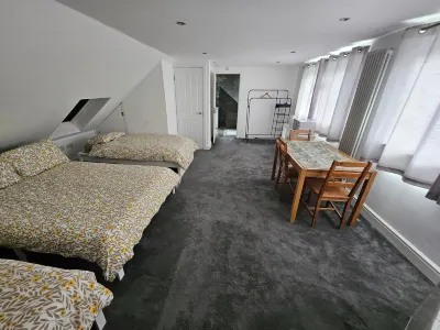 Self Contained Studio Near Windsor Attractions!