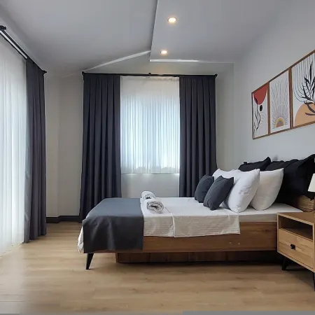 Professionally Maintained Spacious New Suites 4 Отели рядом с достопримечательностью «Пляж Кадрие»