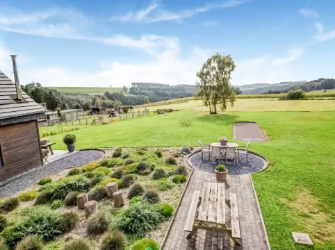 Green Hillside Apartment-Petit Wilogne