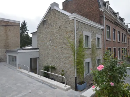 Stylish Stay Near Forest