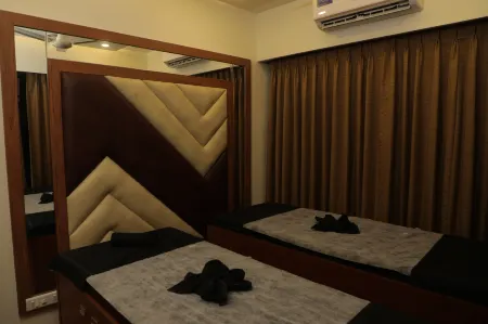 Sky Suites by Monarch Отели рядом со станцией Vashi Railway Station