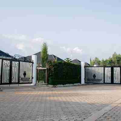 Lux Suites Eldoret Luxury Apartments Hotel Exterior