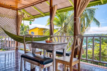 Lula's Bed & Breakfast Отели рядом с достопримечательностью «Колон»