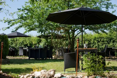 Le 1815 Отели в г. Женап