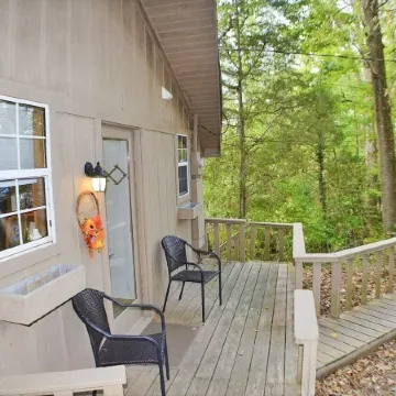 Riverview 1 Bedroom Cabin by RedAwning