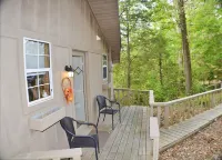 Riverview 1 Bedroom Cabin by RedAwning
