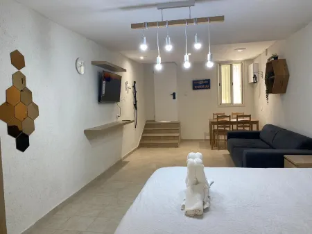 Maya Guest House - German Colony & Baháí Gardens, Haifa Отели в г. Хайфа