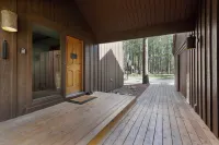 Skylight by AvantStay Elevated Mountain Home w Hot Tub, Billiards, Large Patio