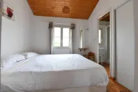 Domaine les Granges Hotels in Asnieres-la-Giraud