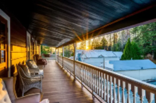 The Dutch Flat Hotel