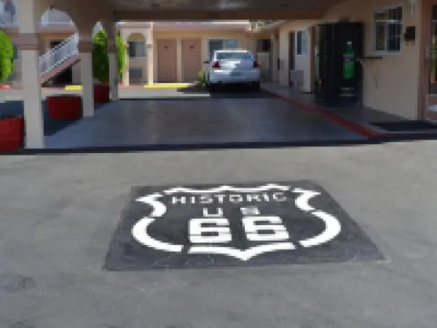 バジェット イン オブ ニードルズ ニードルズのホテル