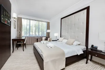 GARNI HOTEL AMI Hotels in Cenej