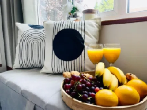 4-Bed House Sleeps 7 with Garden