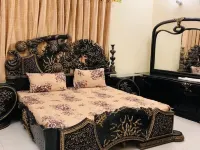 Super Golden Guest House Hotel di Shah Faisal Town