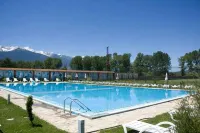 1 Bed - Sleeps 4 - Pets - Pool - Mtn Views