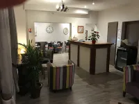 HÔTEL les Iris Hotel a Tourny