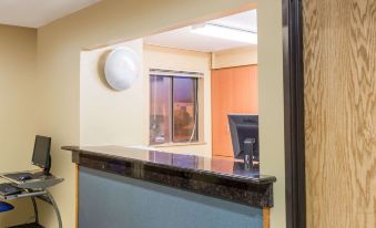 Super 8 by Wyndham Franklin/Middletown Area