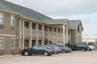 Quality Inn & Suites Port Arthur - Nederland - Parkplatz