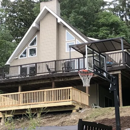Seneca Lake Spacious 5-Bedroom Chalet. Last Minute Rental Discounts Available