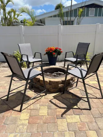 The Beach & Bay 120 Steps Away.  Semi-Private Fishing Dock, Free Bikes Отели в г. Манасота-Ки