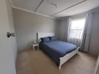 Cosy beach-front shack with easy access to everything Port Broughton offers. Hotels near Crystal Brook Memorial Rotunda