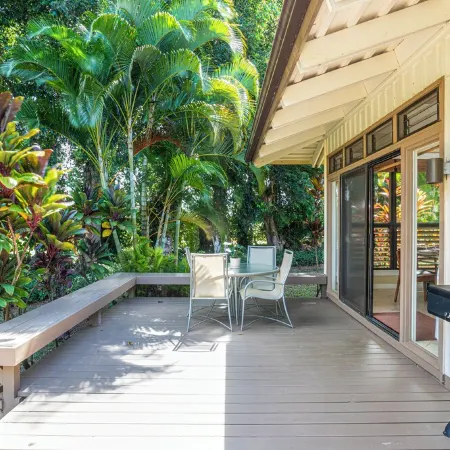 Private and spacious Princeville cottage