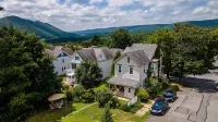The Bella Victoria Hotels in Jim Thorpe