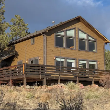 Charming Mtn Cabin Getaway - Hot Tub, Stunning Views, Fire Pit  & 4 Acres