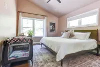 4 King Suites w/ Hot Tub, Fire Pit, Ping Pong, Arcade, Hi Speed Internet