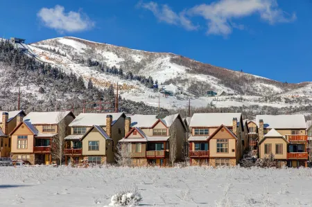 Community Pool and Hot Tub Access - Exquisite Townhouse Retreat