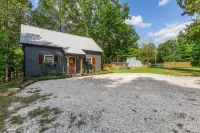Hemlocks over Muir in Rogers KY - Hot Tub & WiFi Hotels in Wolfe County