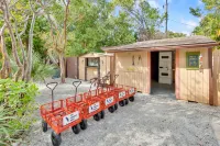 Large Outdoor Patio and Complimentary Bikes - Charming Coastal Escape Hotels in Sanibel