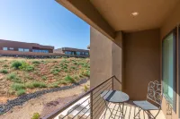 Private Hot Tub and Scenic Terrace - Luxurious Mountain Escape