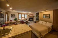 Ski-in Access and Hot Tubs - Inviting Forest Retreat Hotels in Saint Mary's