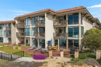 Oceanfront Comfort and Stunning Views - Serene Coastal Retreat