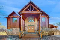 Elegant cabin with amazing views, hot tub, pool table, indoor/outdoor fireplaces