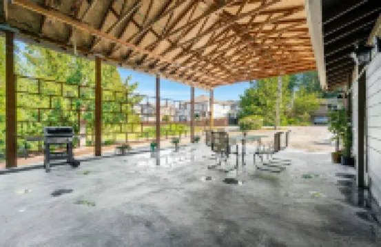 Private Driveway and Outdoor Patio Oasis - Serene Cottage Retreat